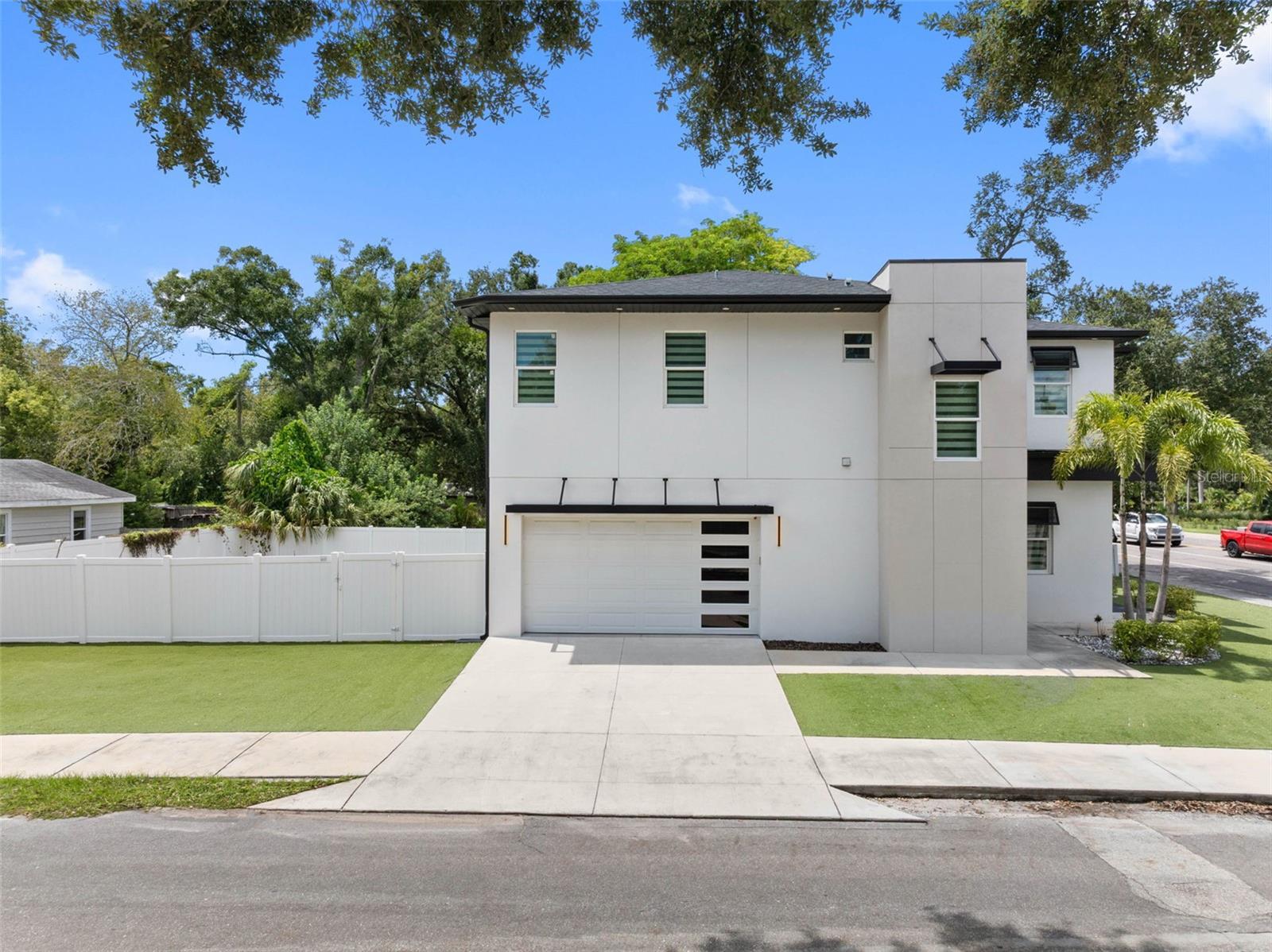 902 W SLIGH AVE
