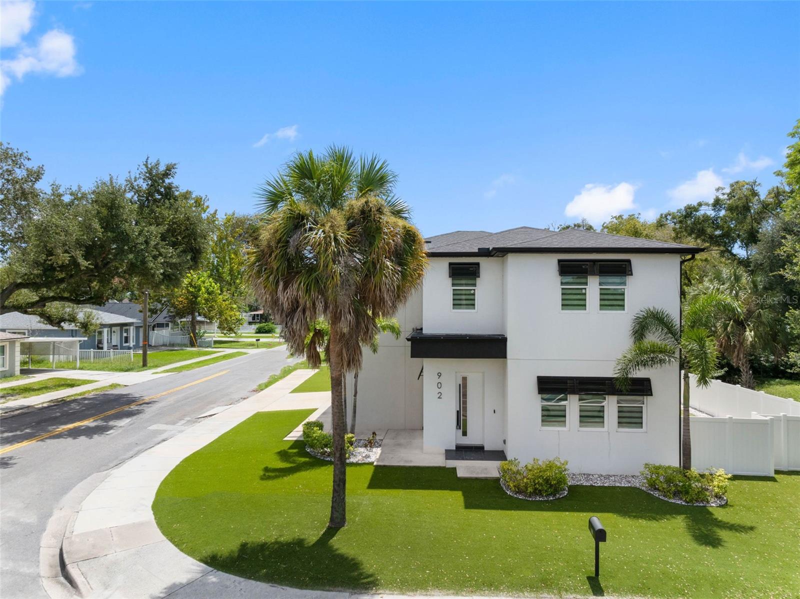902 W SLIGH AVE