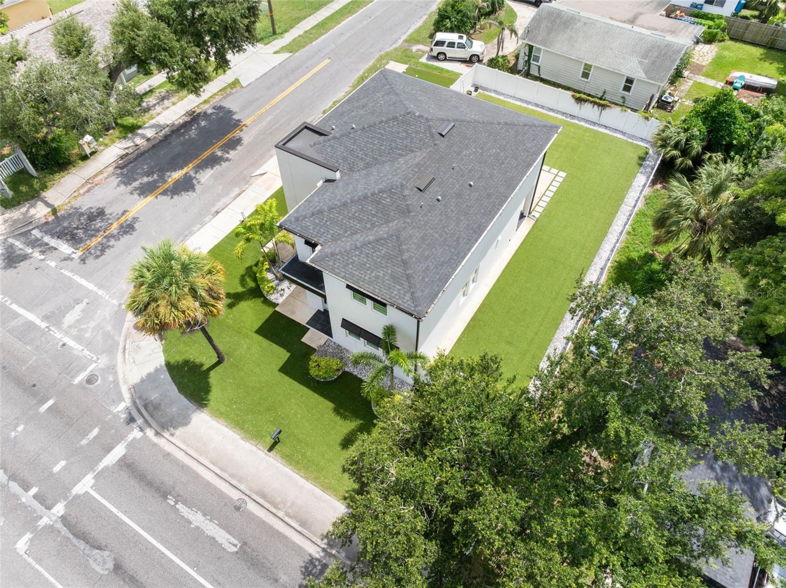 902 W SLIGH AVE