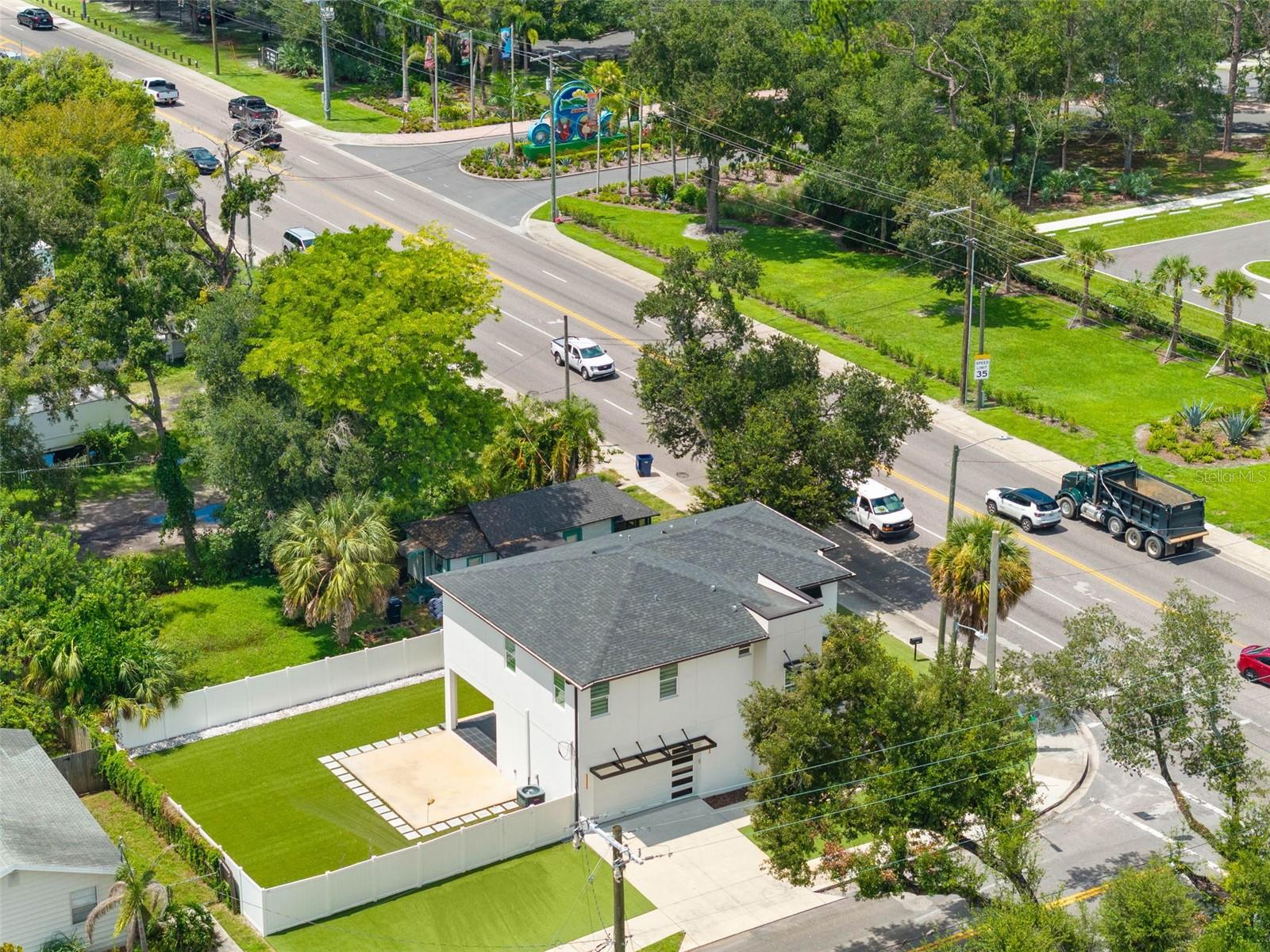 902 W SLIGH AVE