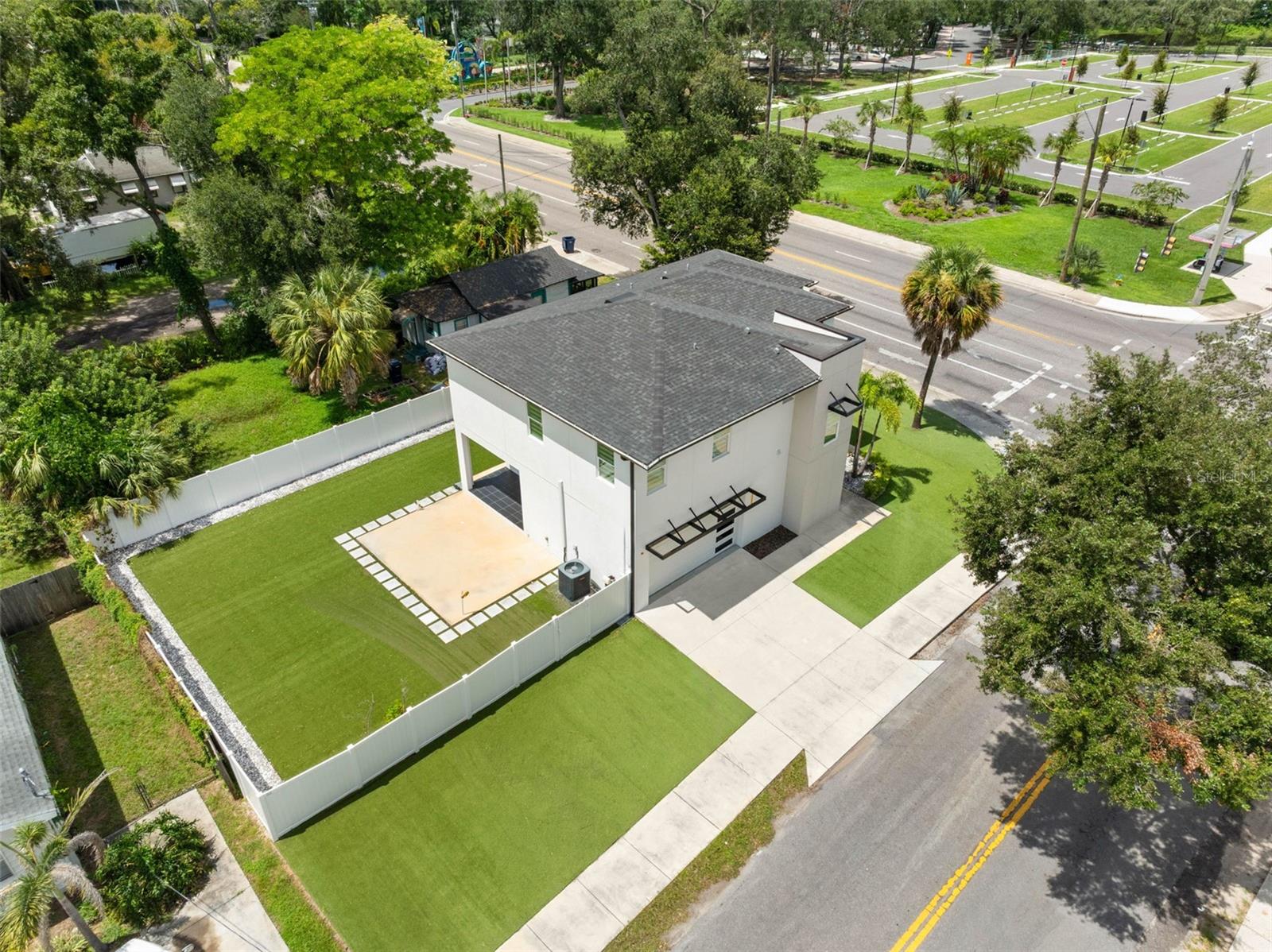 902 W SLIGH AVE