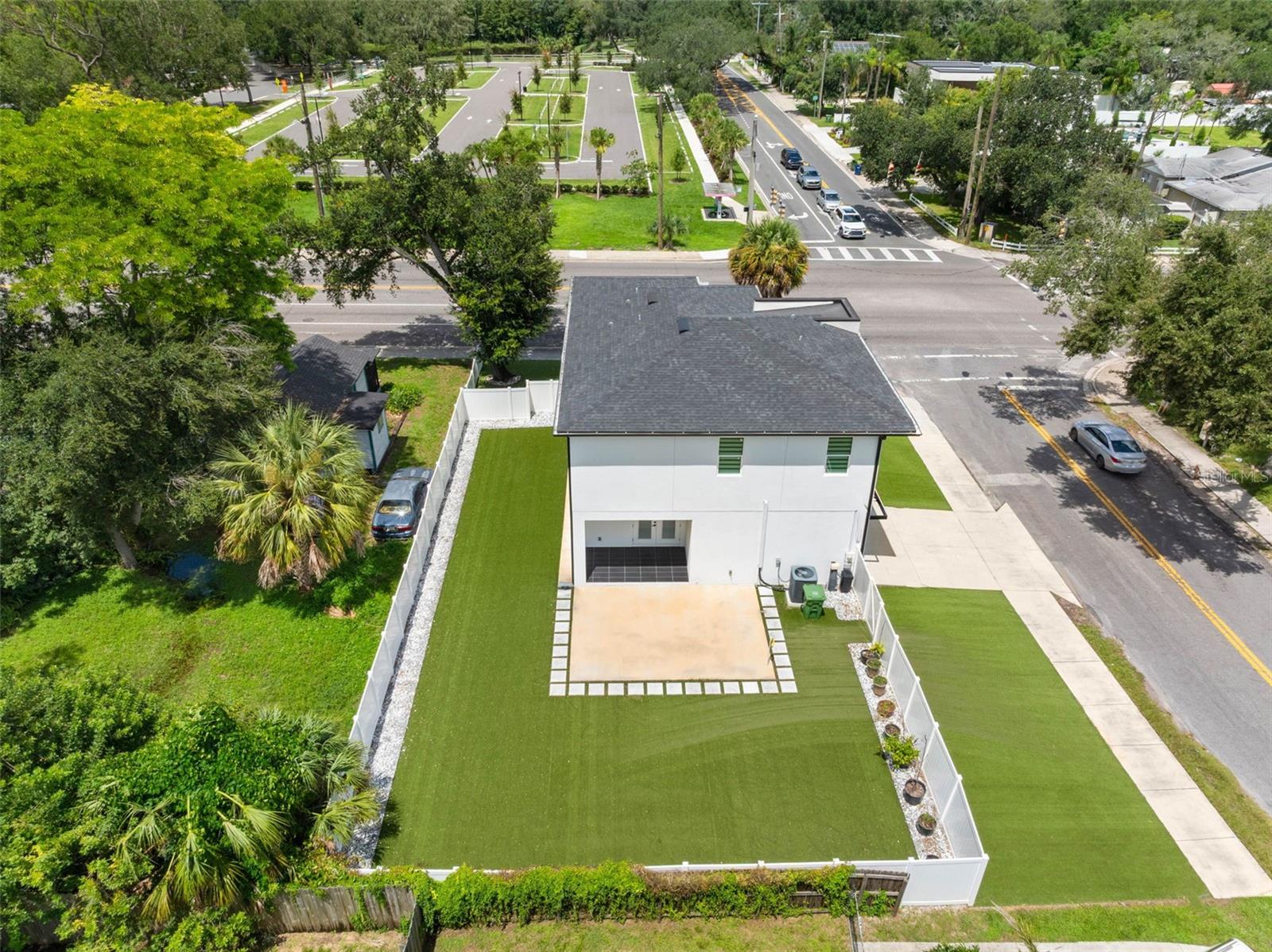 902 W SLIGH AVE