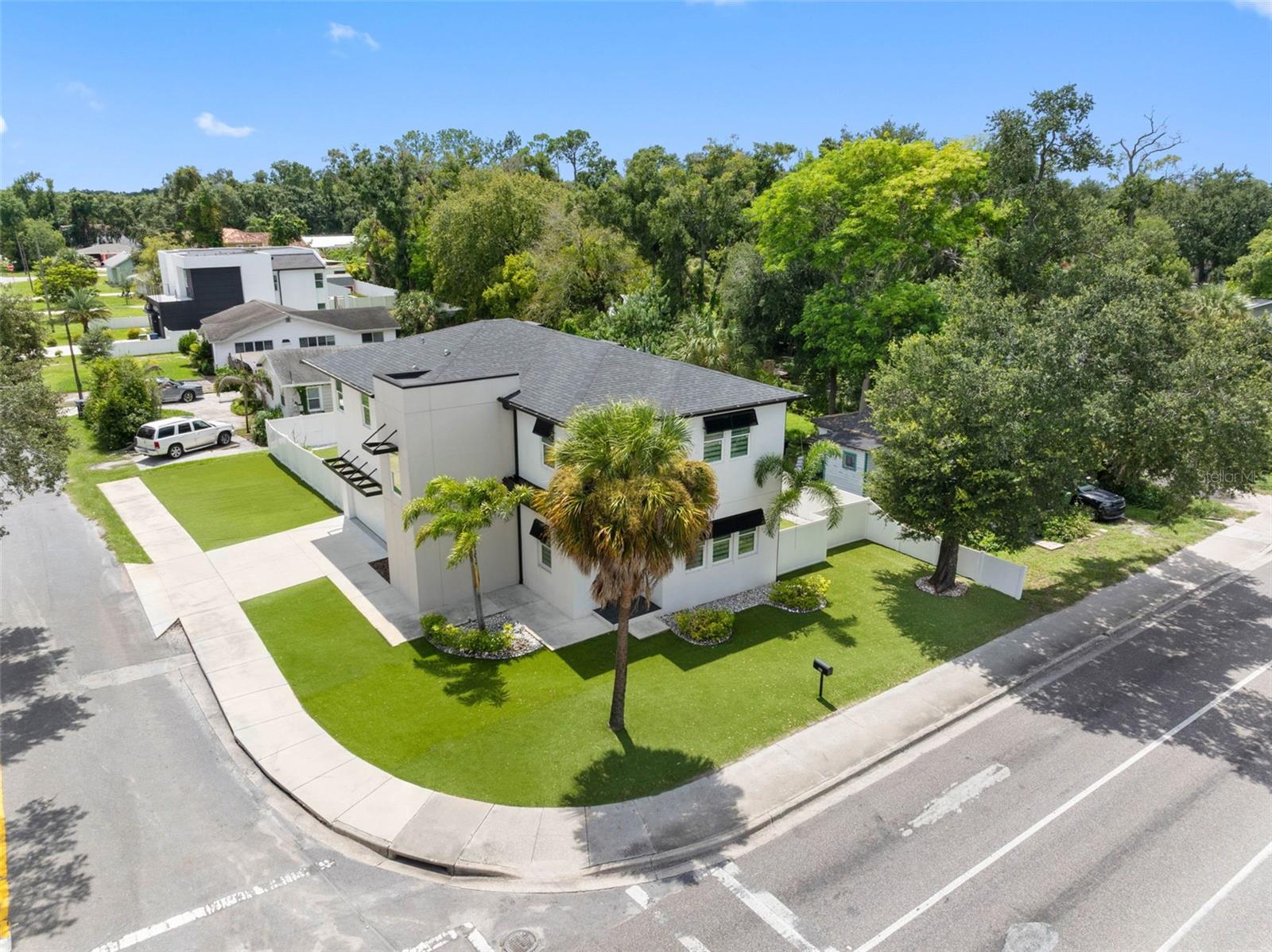 902 W SLIGH AVE