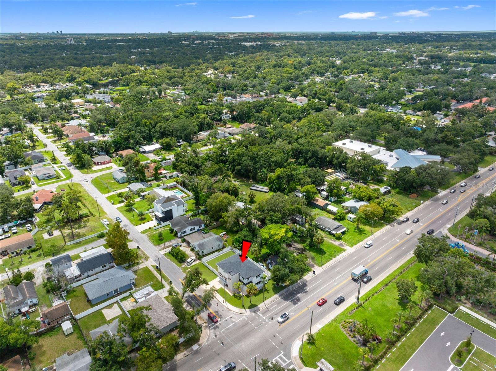 902 W SLIGH AVE