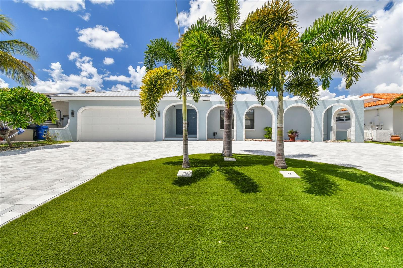 919 CHIPAWAY DR