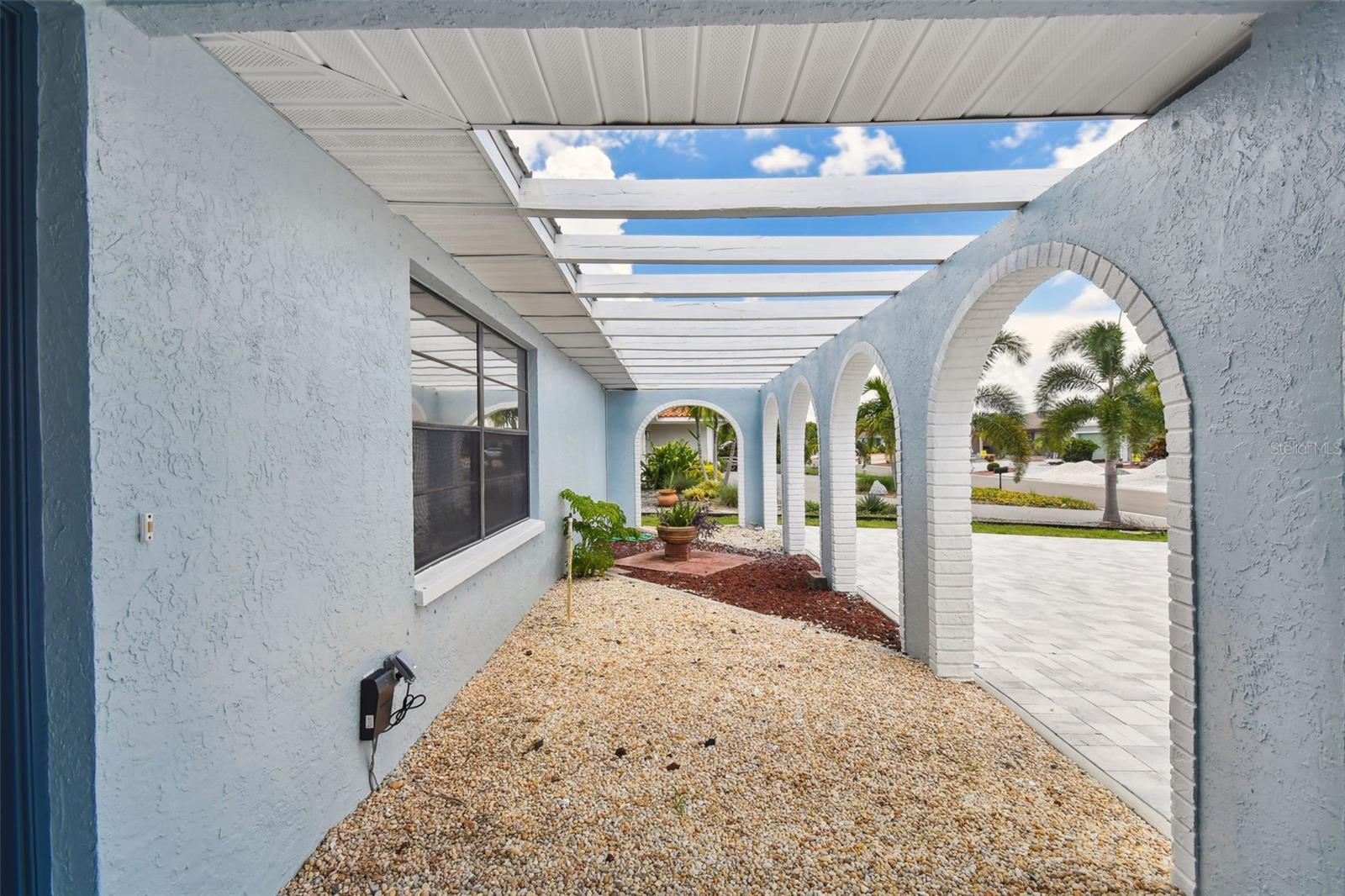 919 CHIPAWAY DR