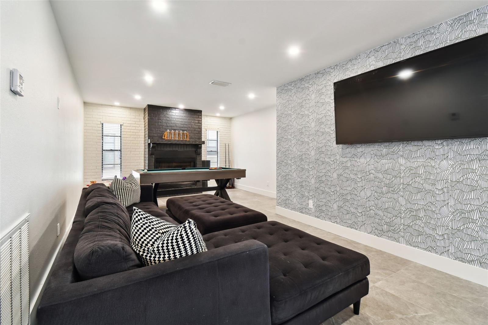 919 CHIPAWAY DR