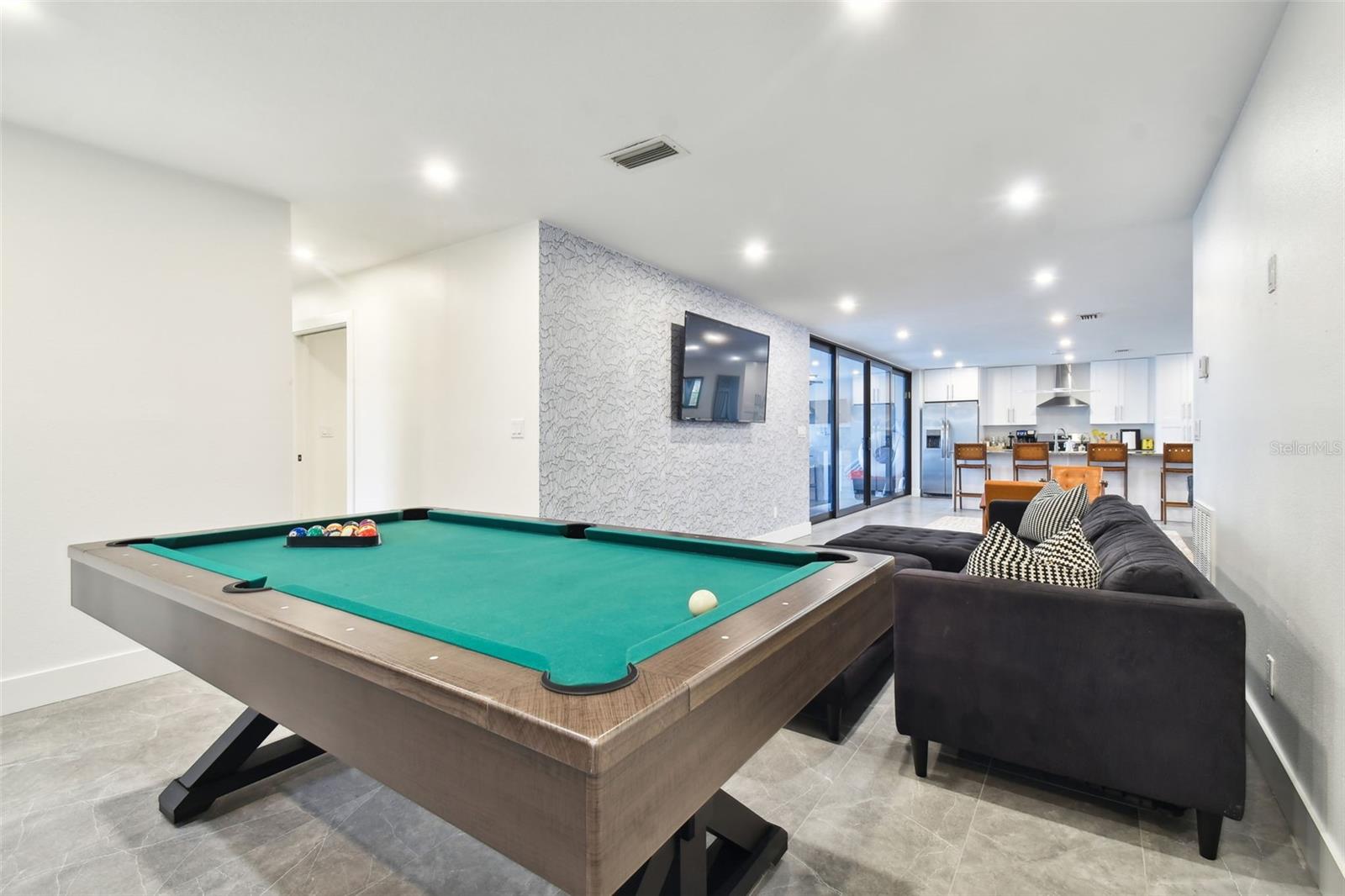 919 CHIPAWAY DR