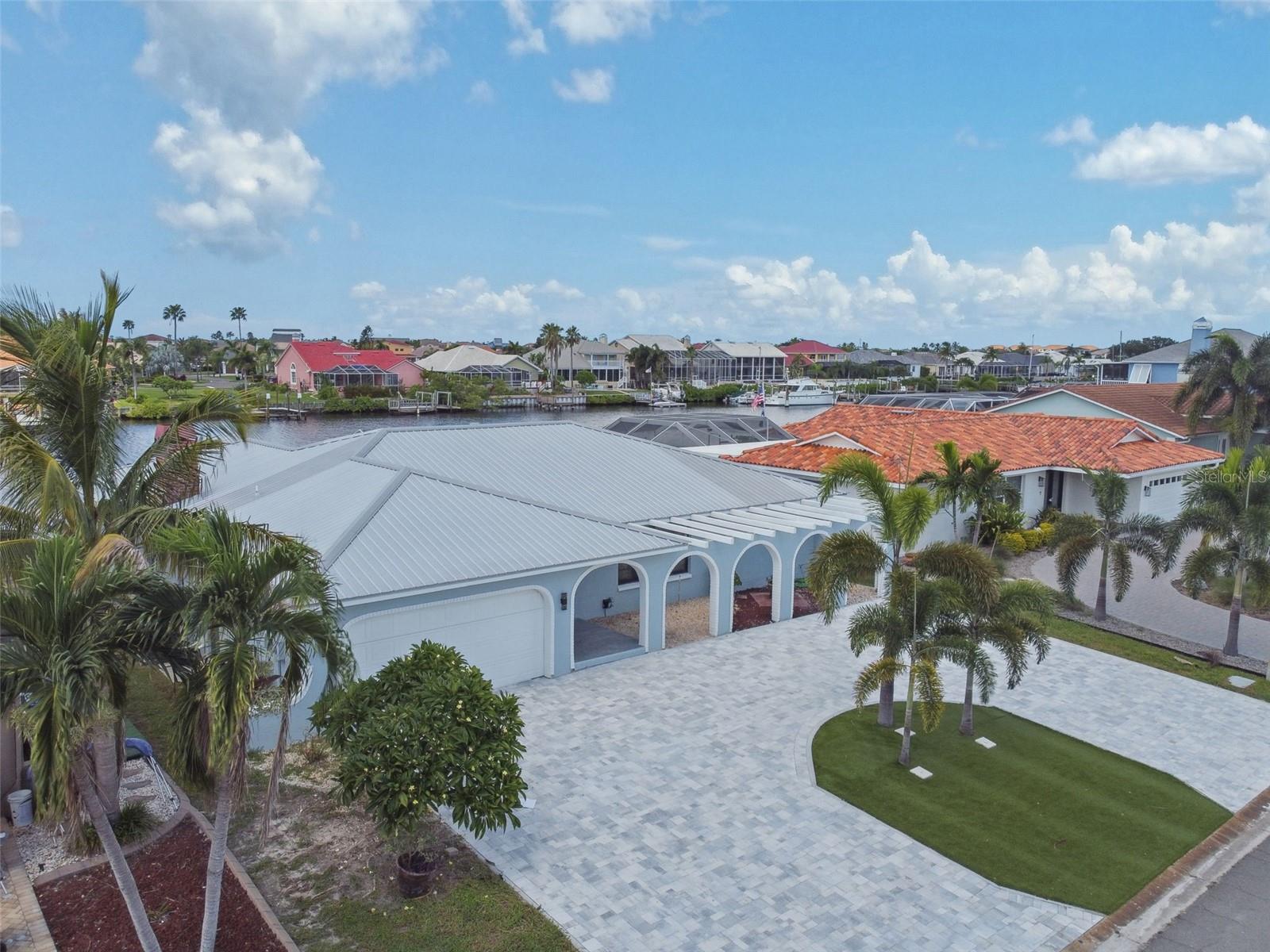 919 CHIPAWAY DR