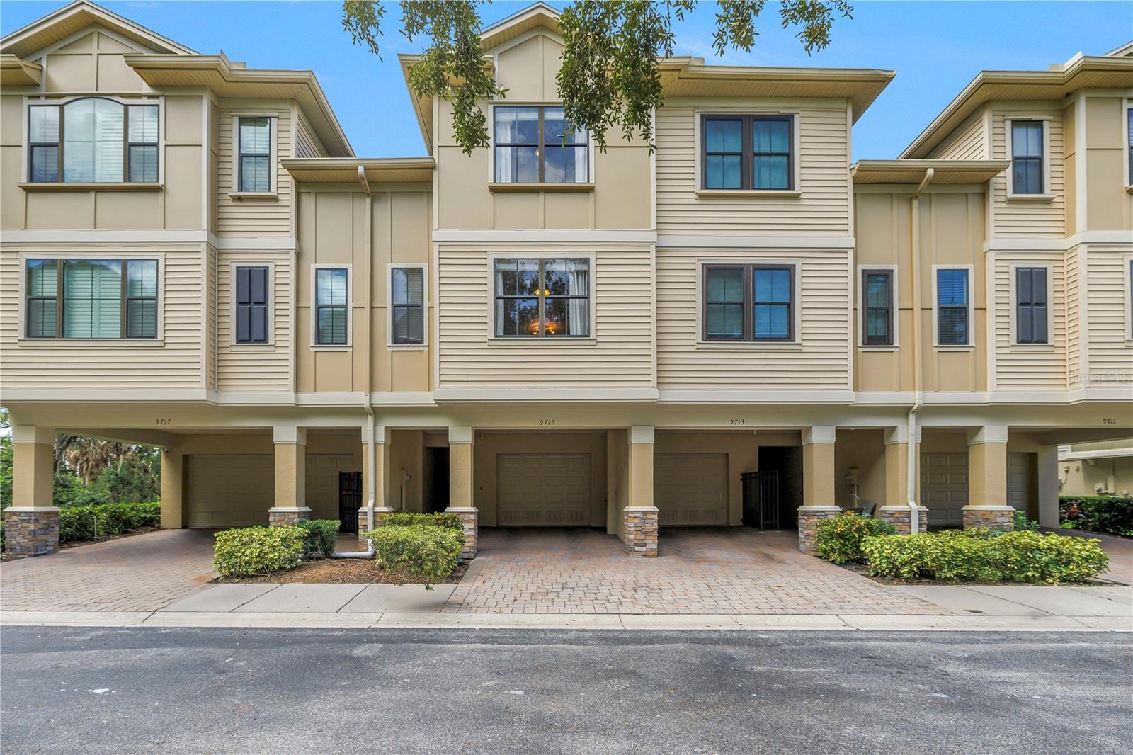 9715 Bay Grove Ln, Tampa