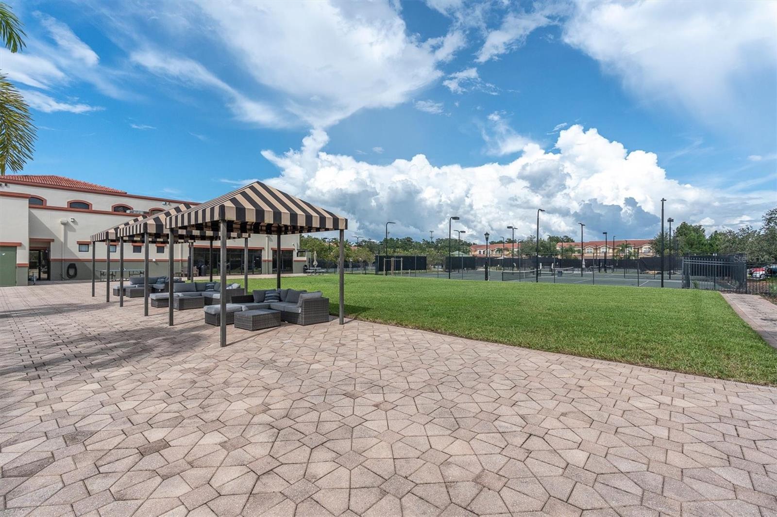 13941 CLUBHOUSE DR #215