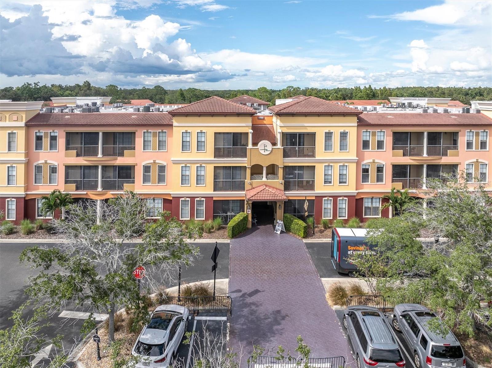 13941 CLUBHOUSE DR #215