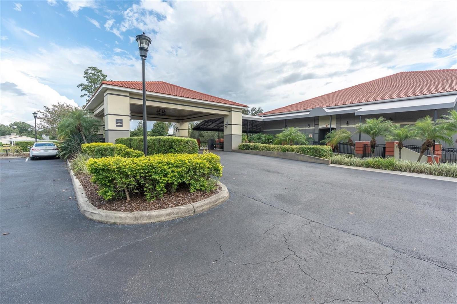 13941 CLUBHOUSE DR #215