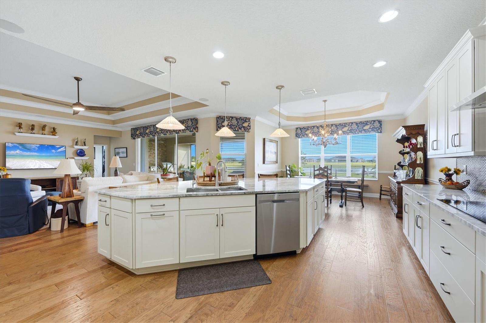 5209 LAKE VENICE DR