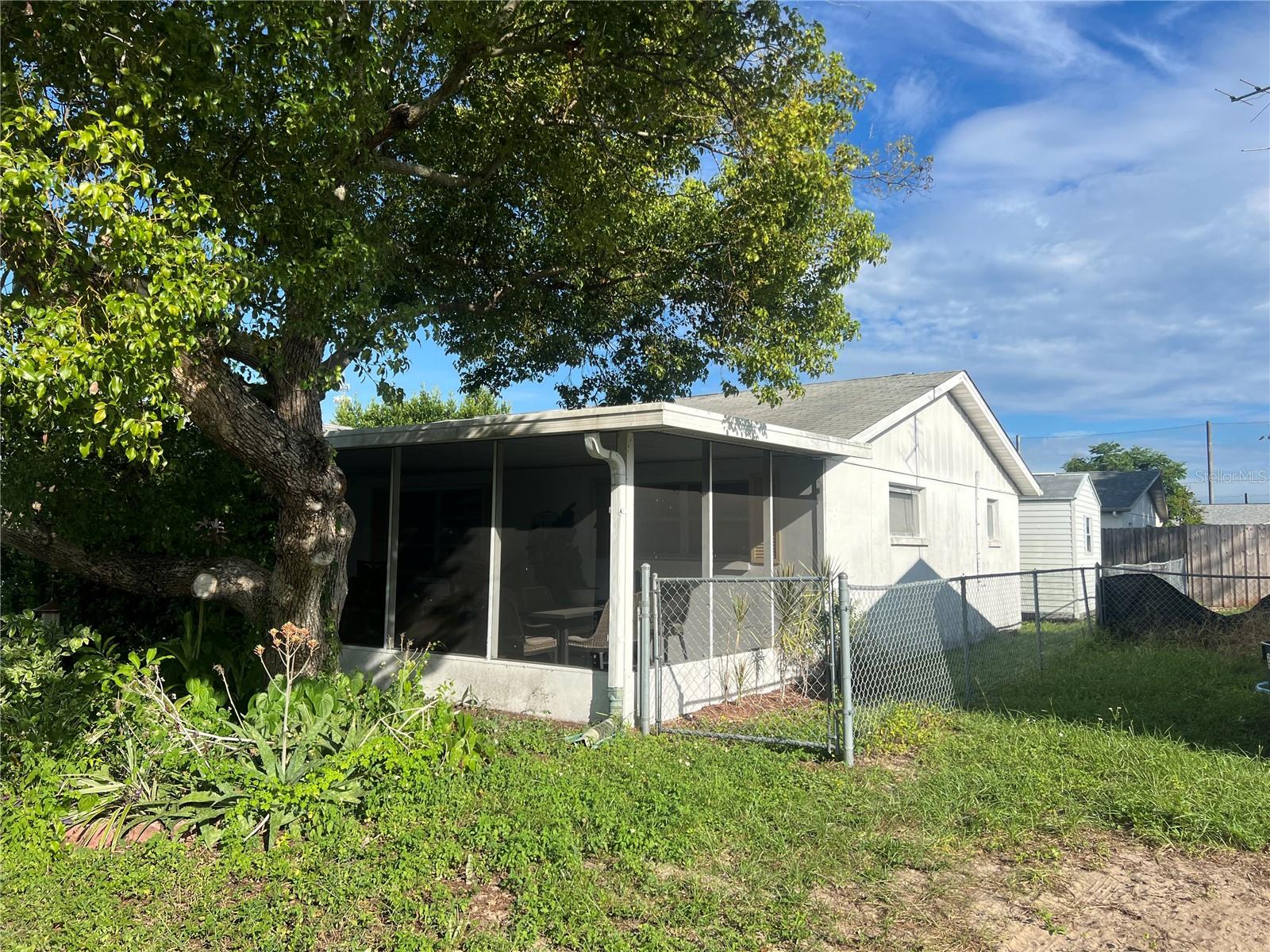 6211 MORAY AVE