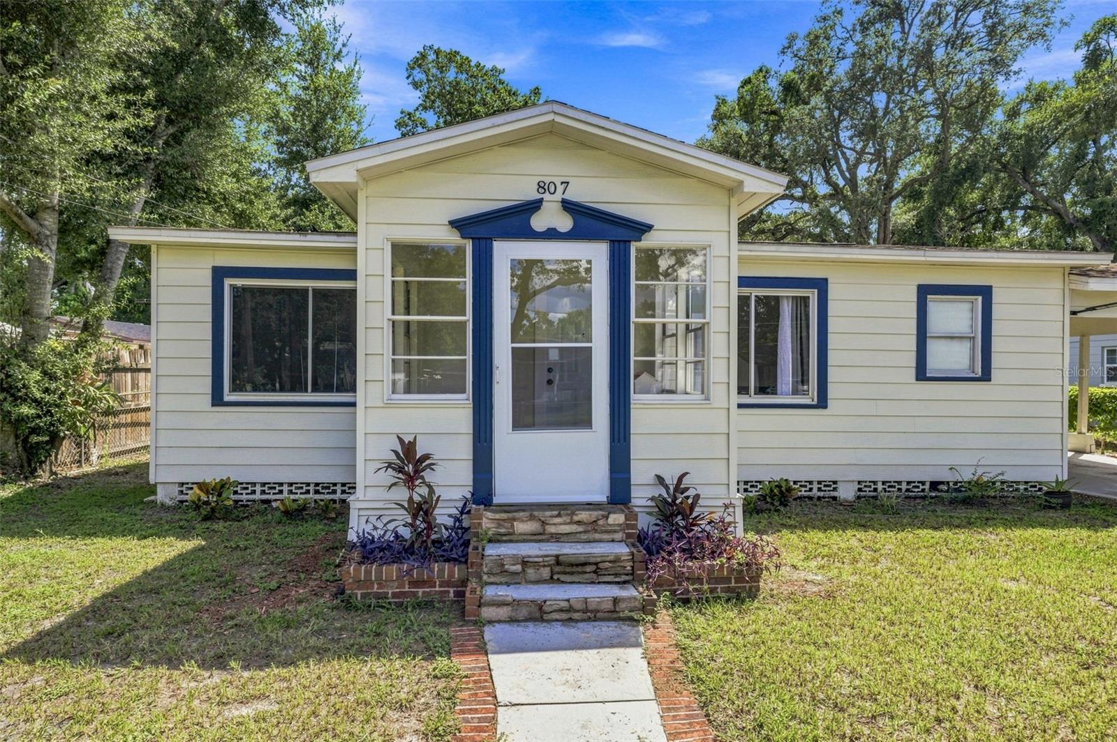 807 E ORCHID AVE