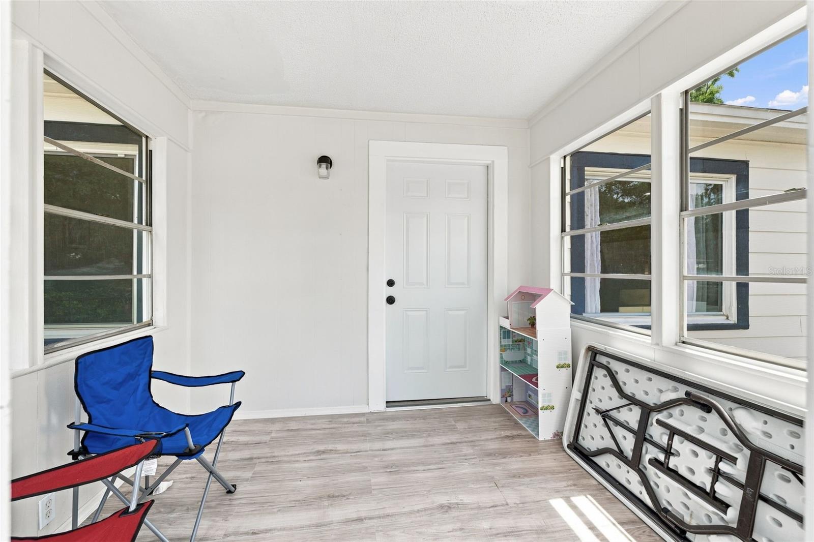 807 E ORCHID AVE