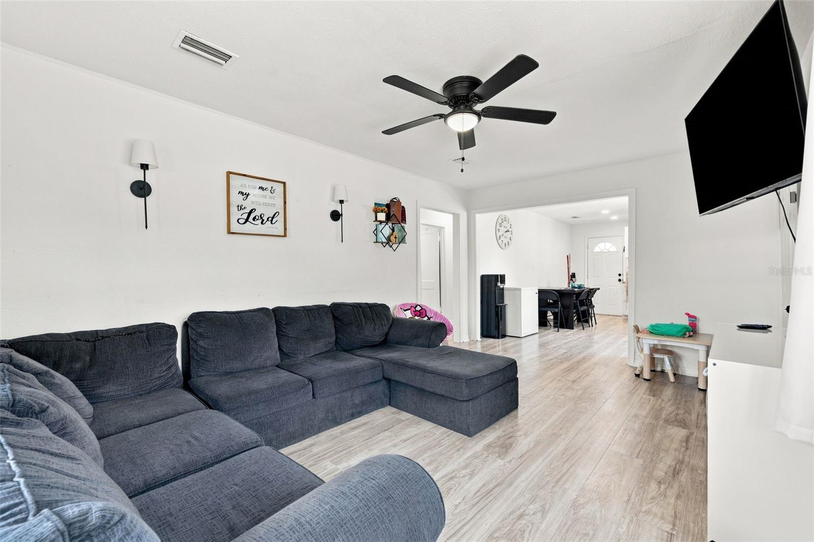 807 E ORCHID AVE