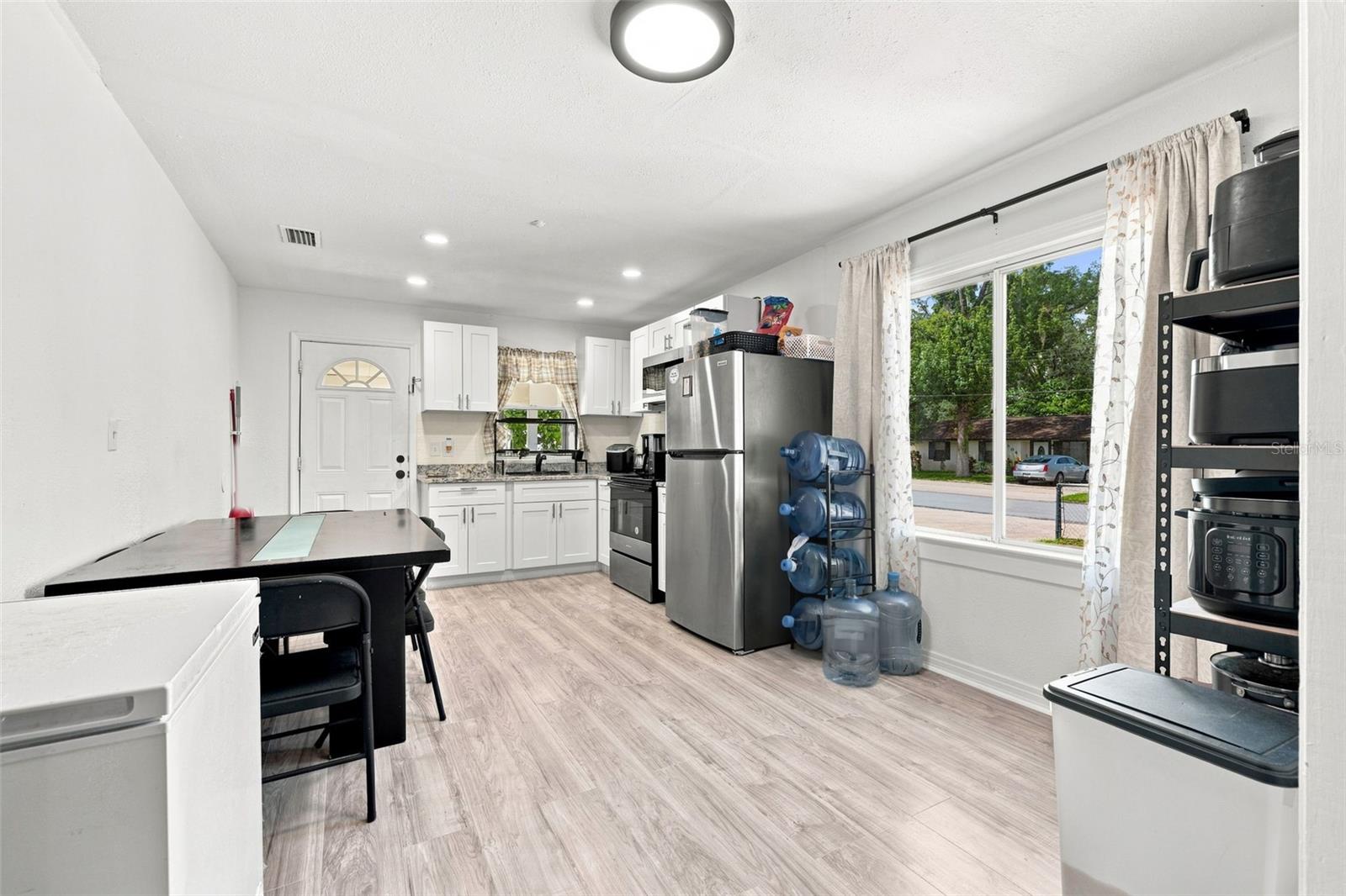 807 E ORCHID AVE