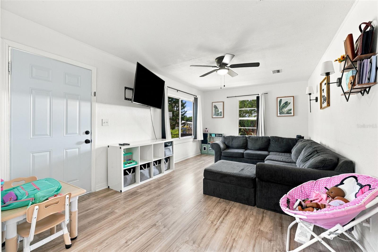 807 E ORCHID AVE