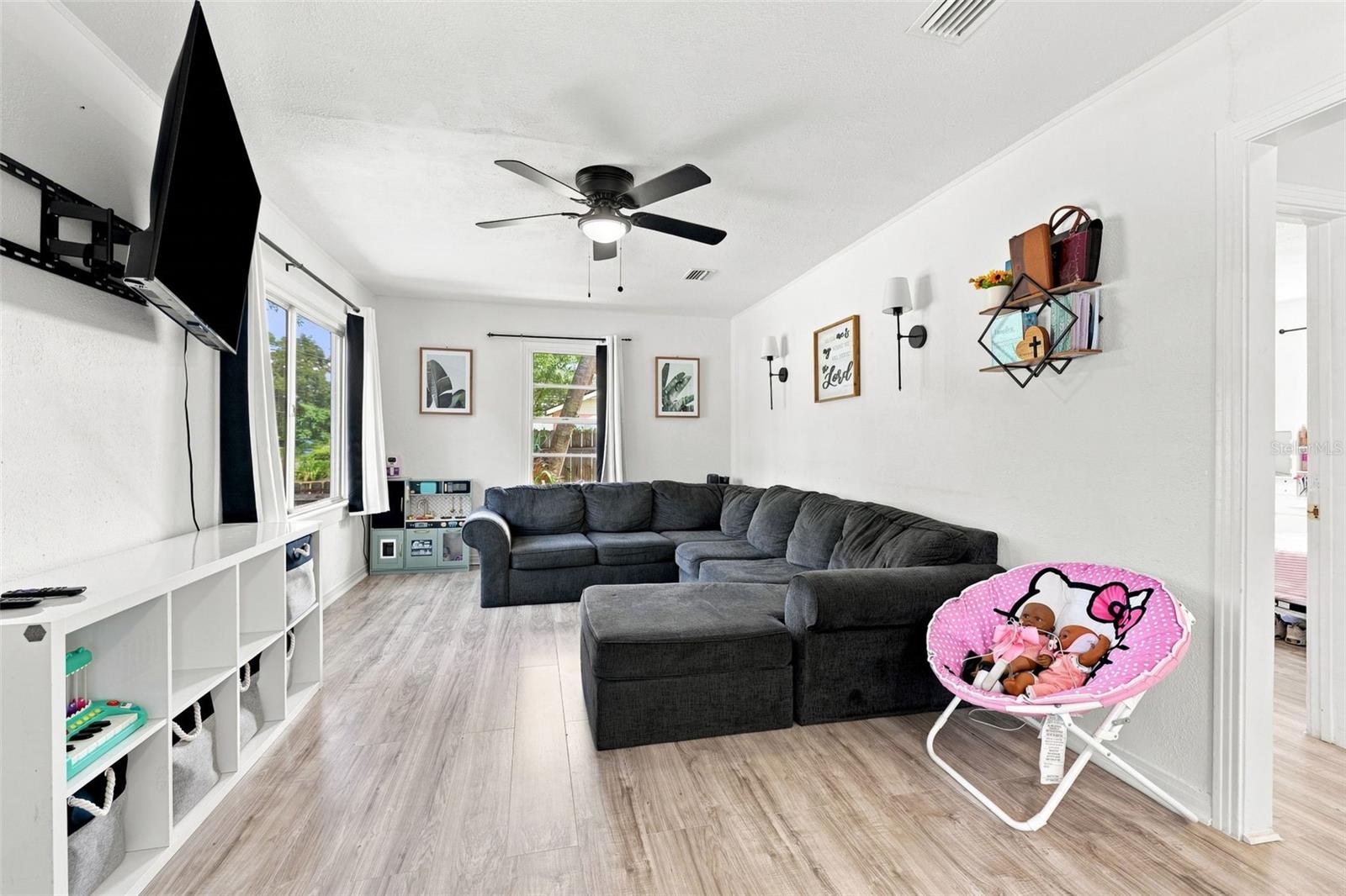 807 E ORCHID AVE