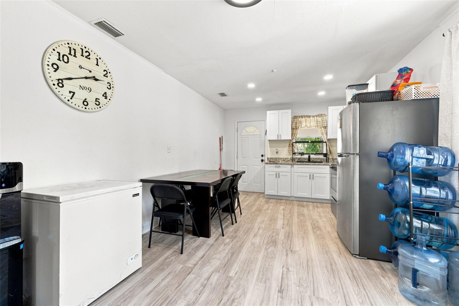 807 E ORCHID AVE