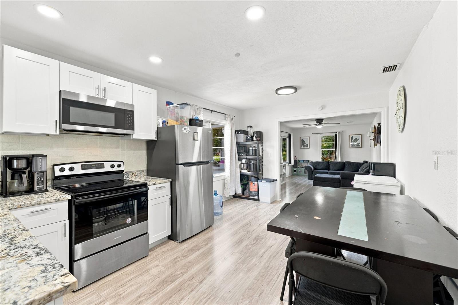 807 E ORCHID AVE