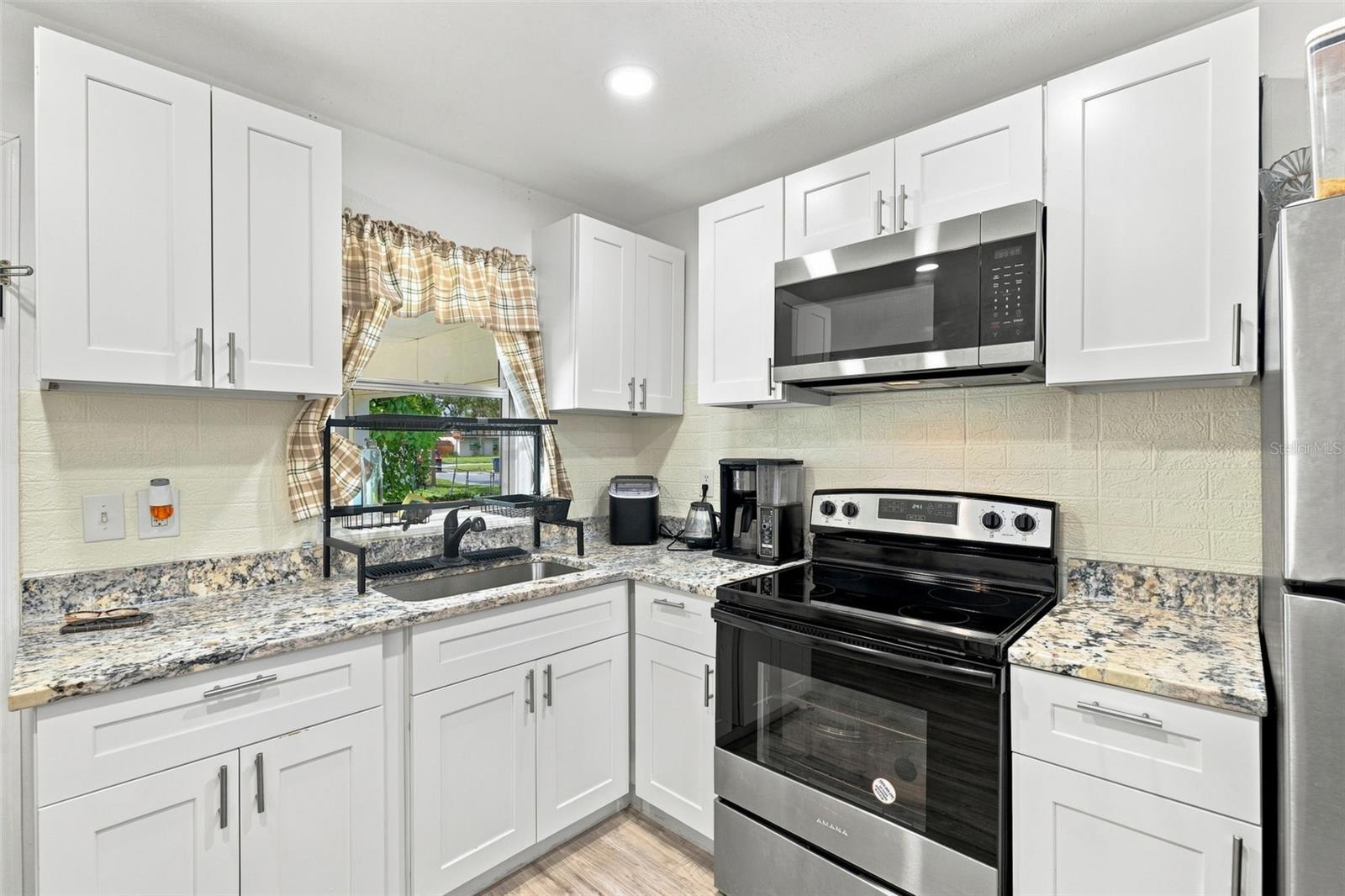 807 E ORCHID AVE