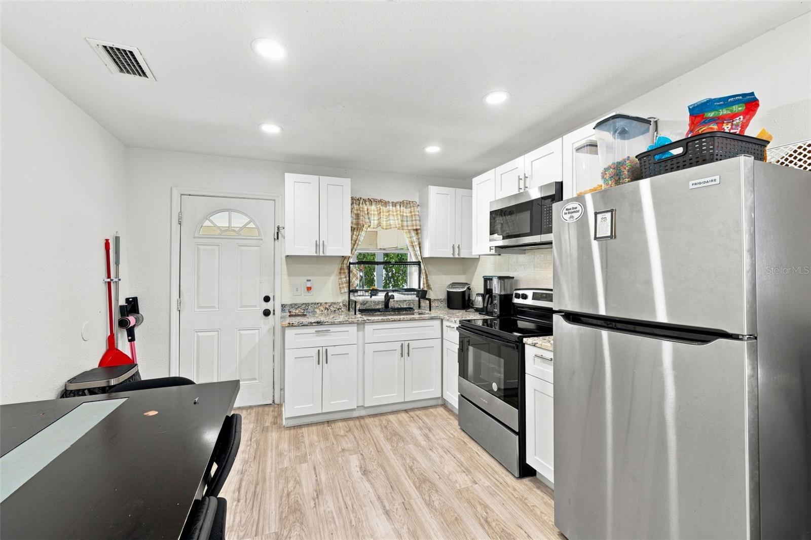 807 E ORCHID AVE