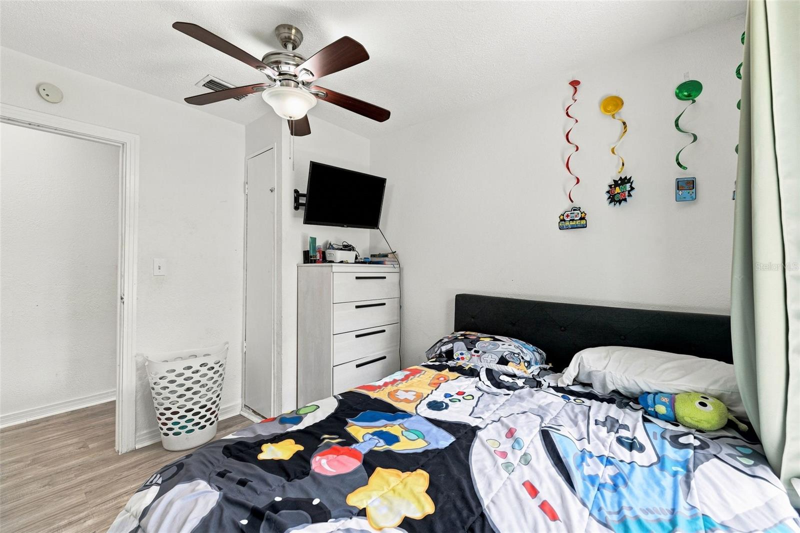 807 E ORCHID AVE