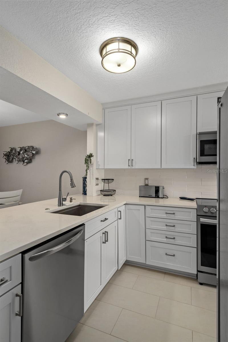 4620 BAY BLVD #1142