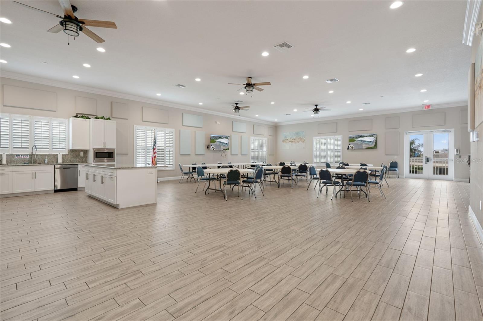 4620 BAY BLVD #1142