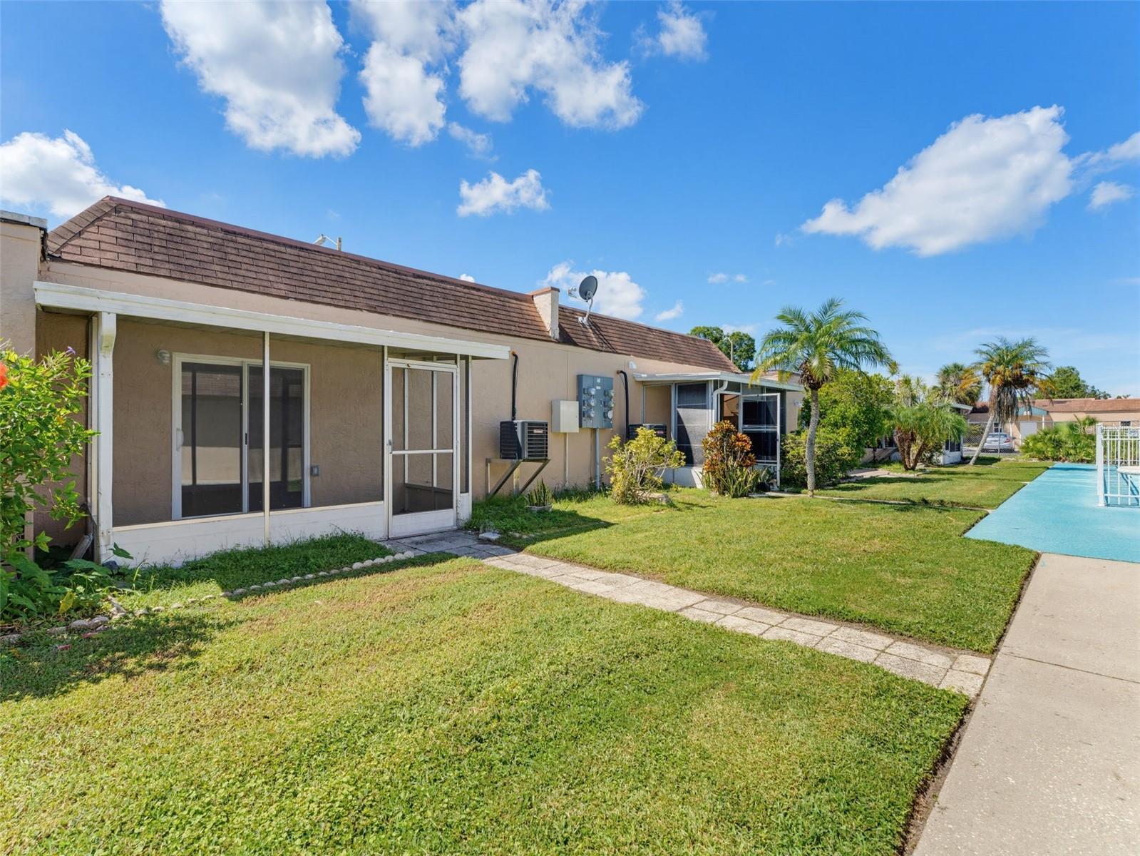 6310 PROVIDENCE CIR #4