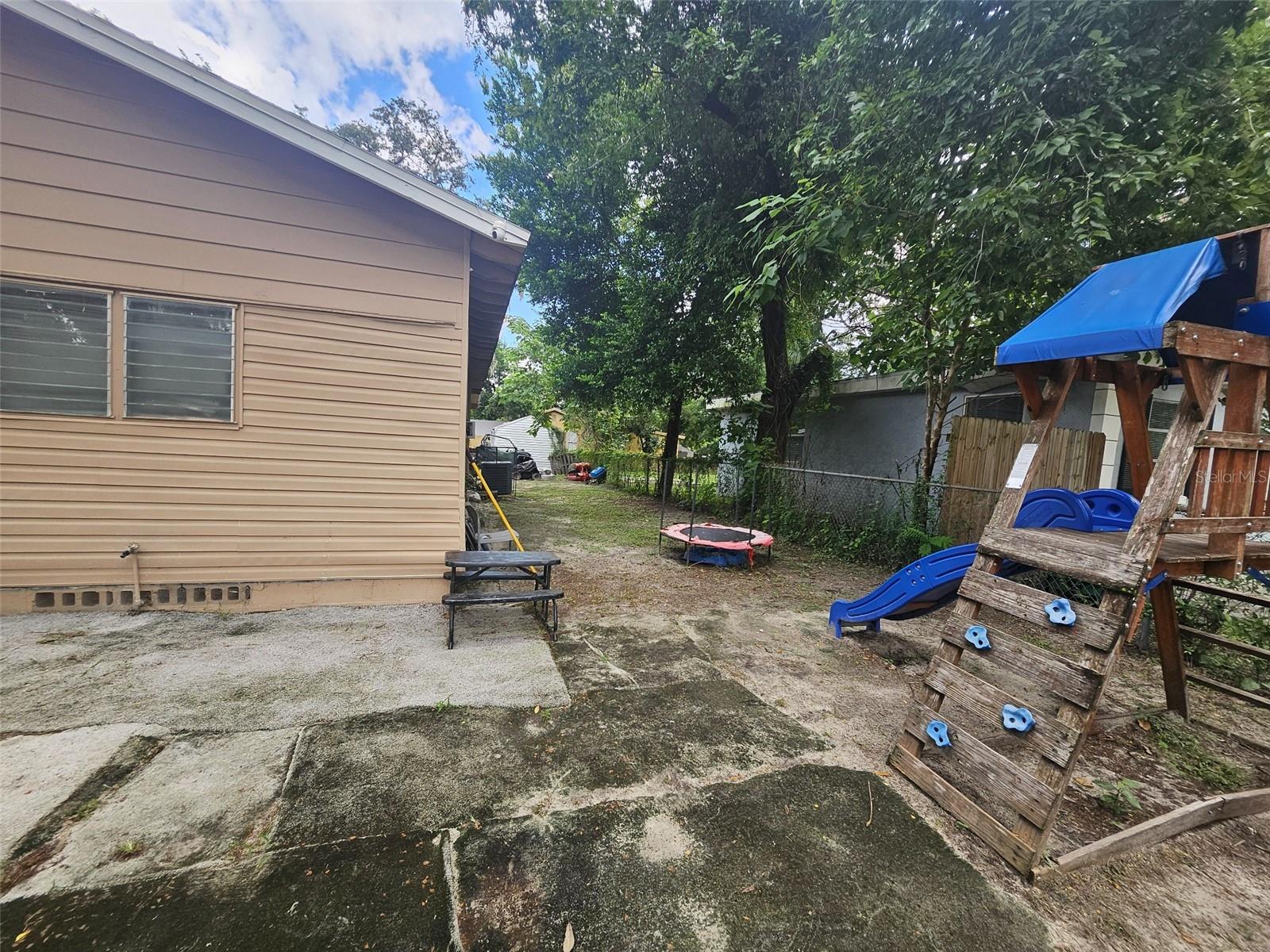 1410 E ANNIE ST