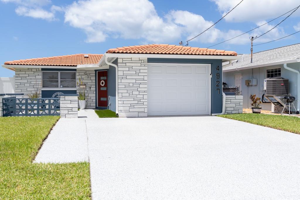 4927 BLUE HERON DR