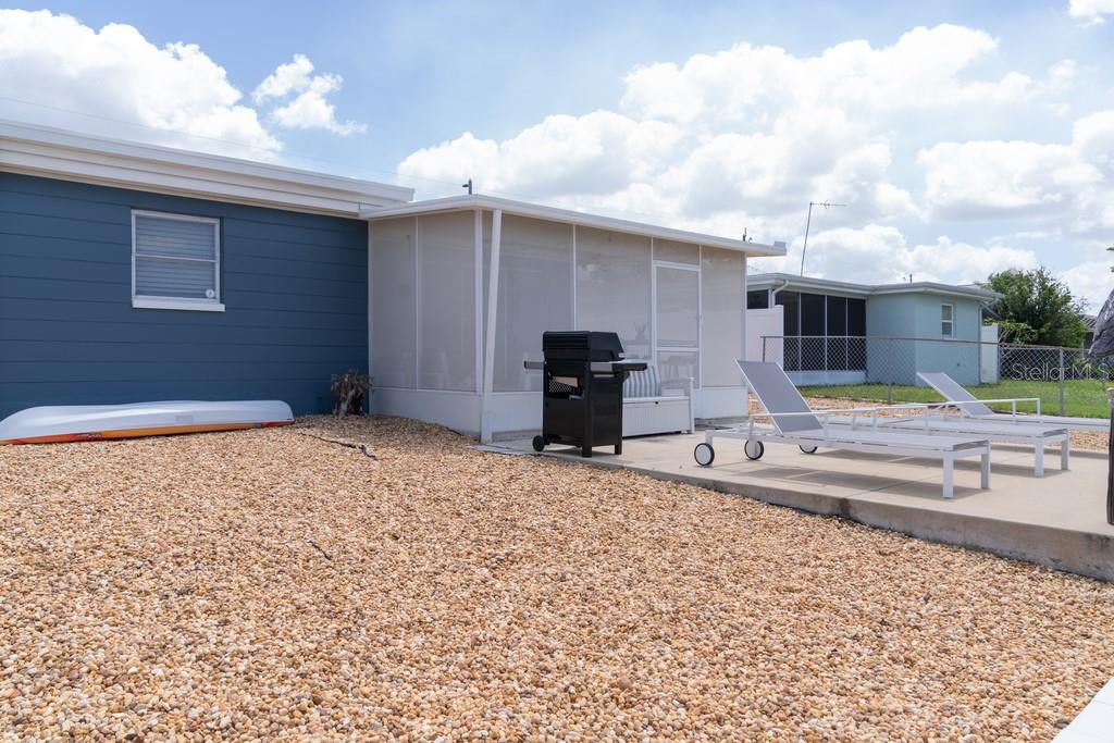 4927 BLUE HERON DR