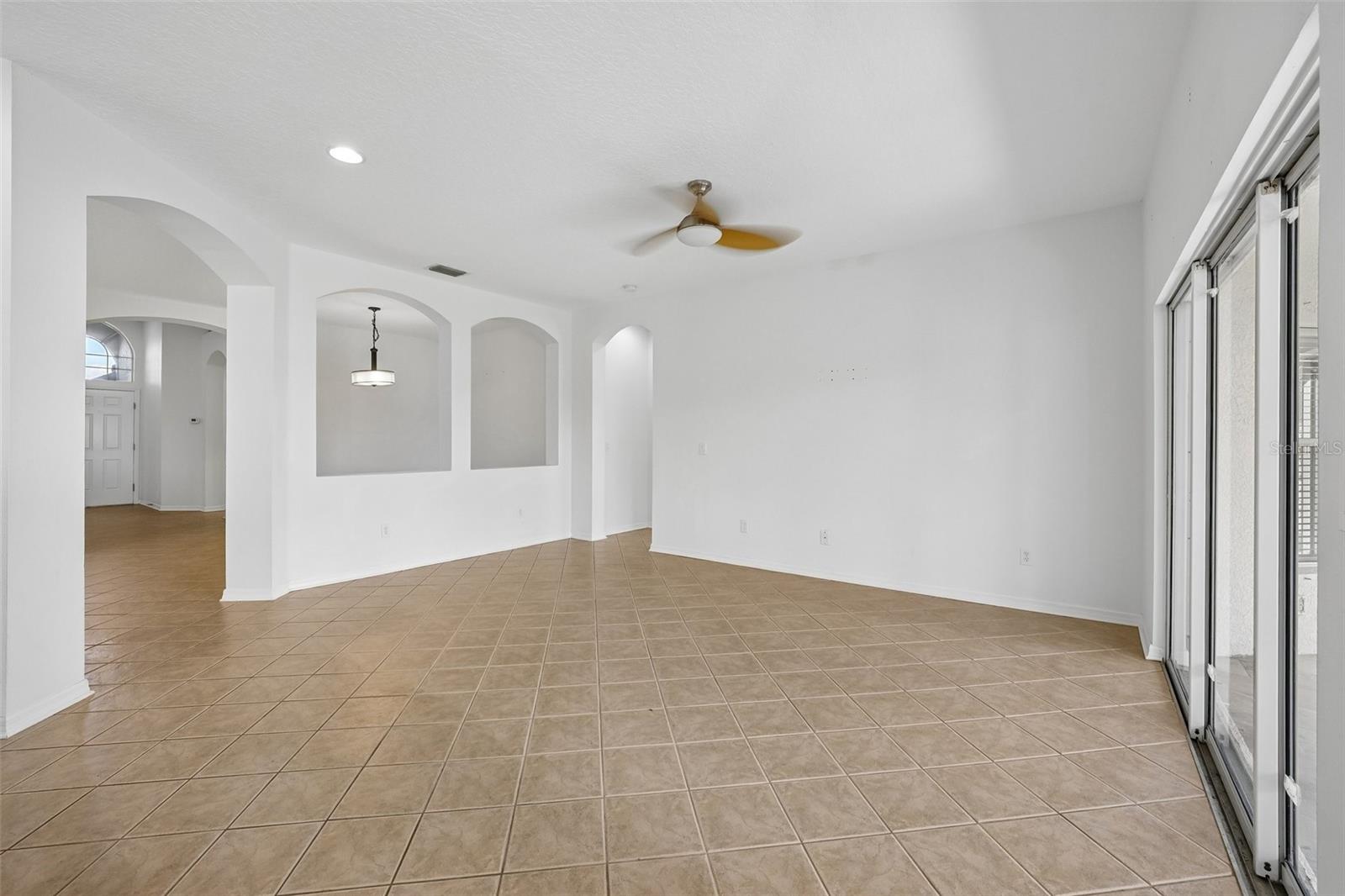 1810 MIRA LAGO CIR