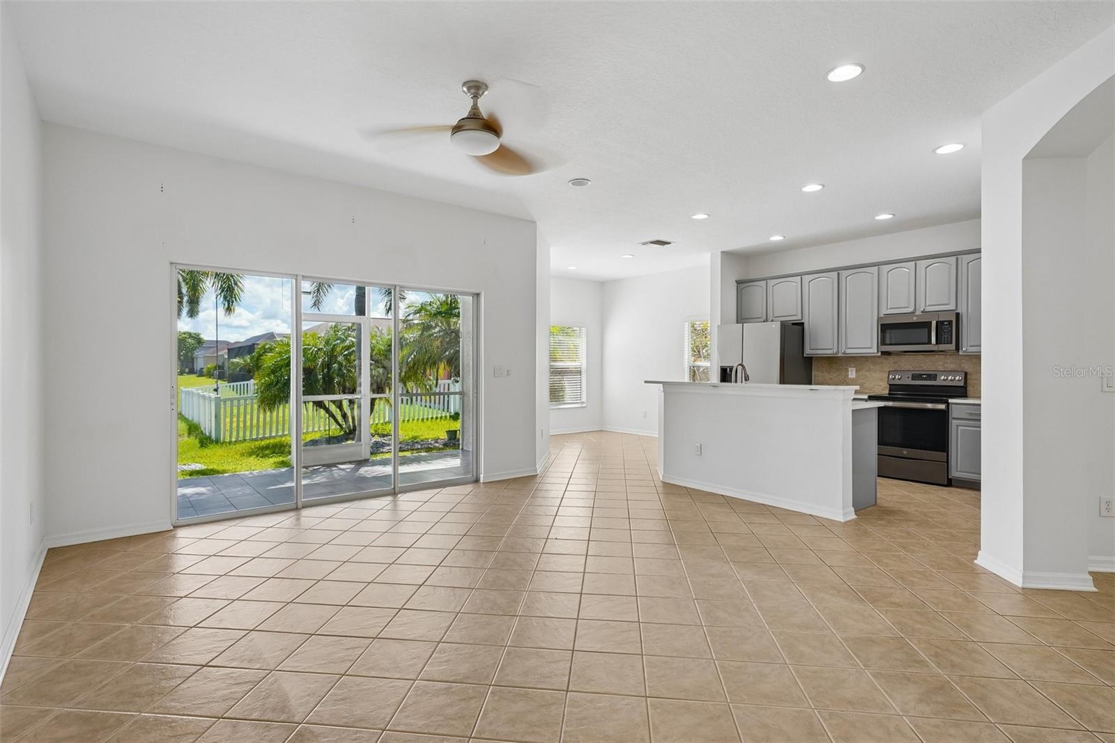 1810 MIRA LAGO CIR