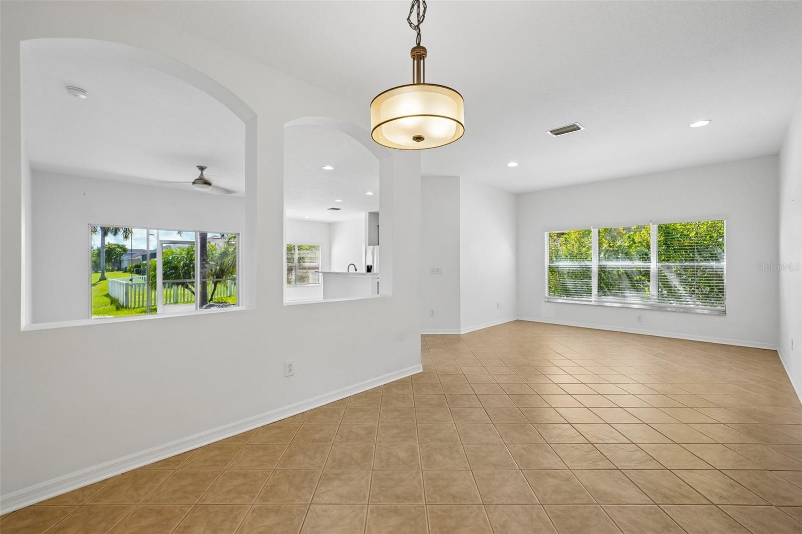 1810 MIRA LAGO CIR