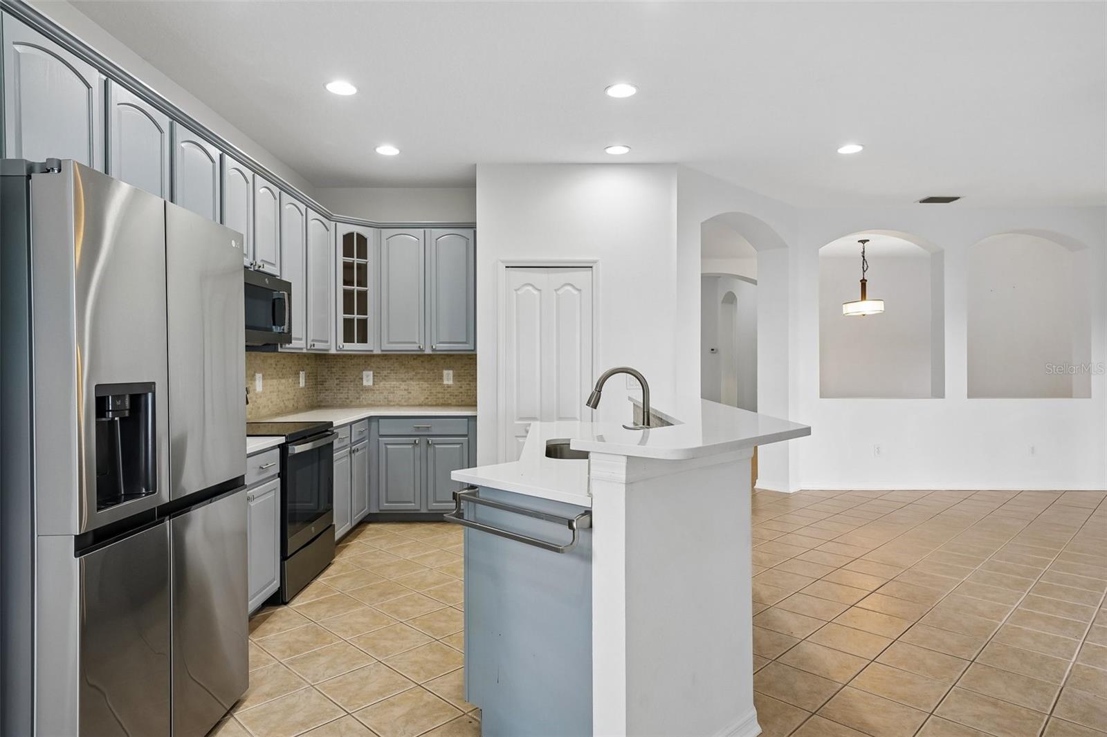 1810 MIRA LAGO CIR