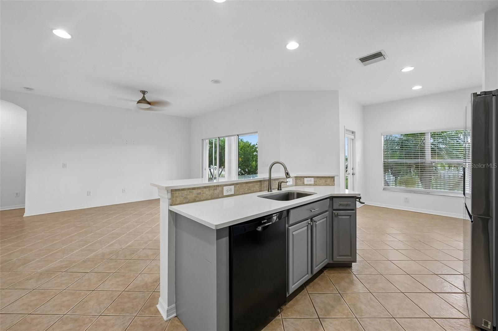 1810 MIRA LAGO CIR