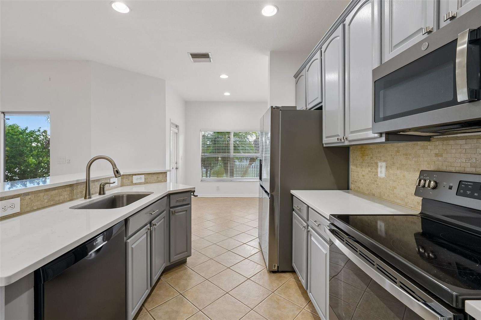 1810 MIRA LAGO CIR
