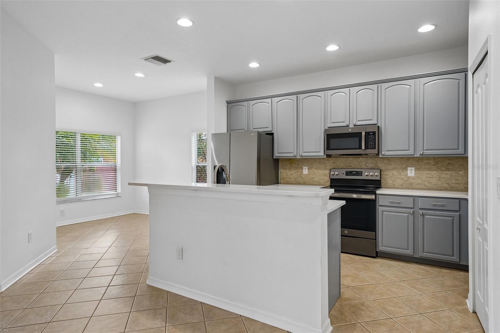 1810 MIRA LAGO CIR