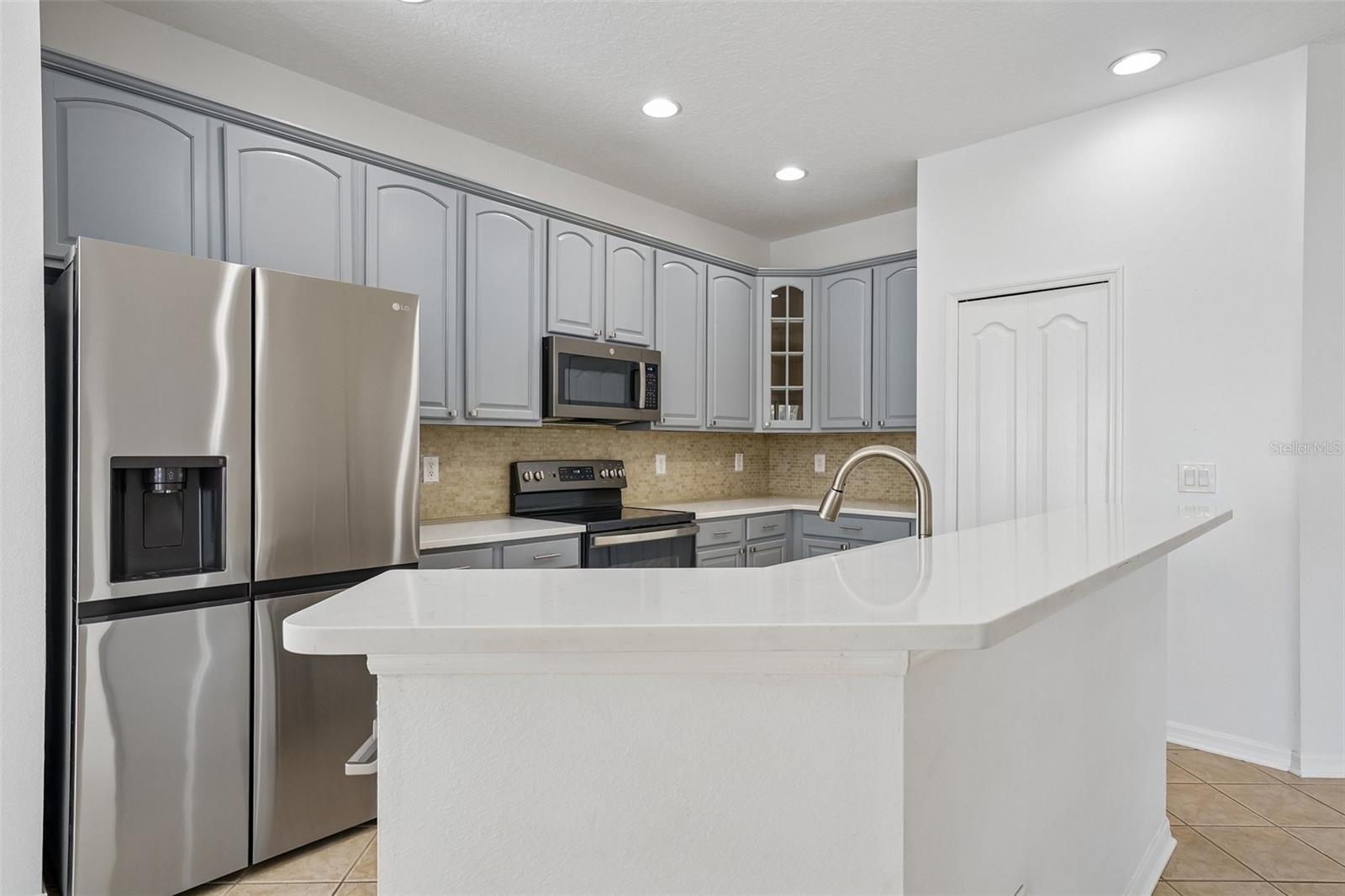 1810 MIRA LAGO CIR