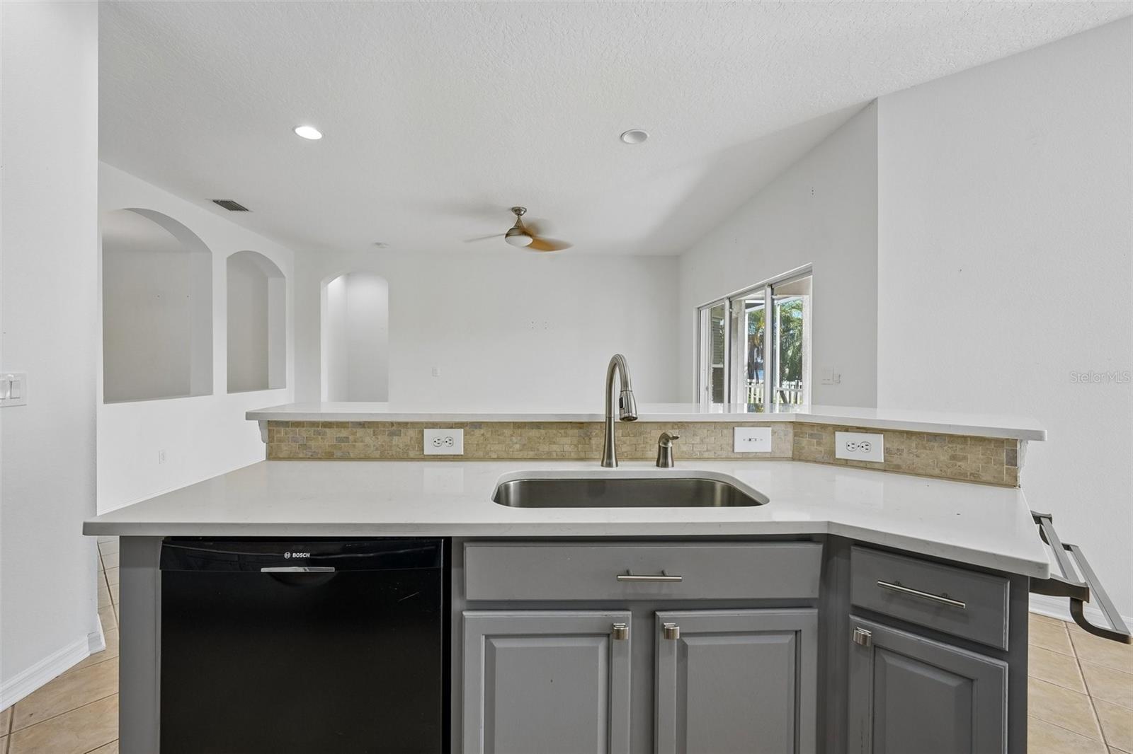 1810 MIRA LAGO CIR