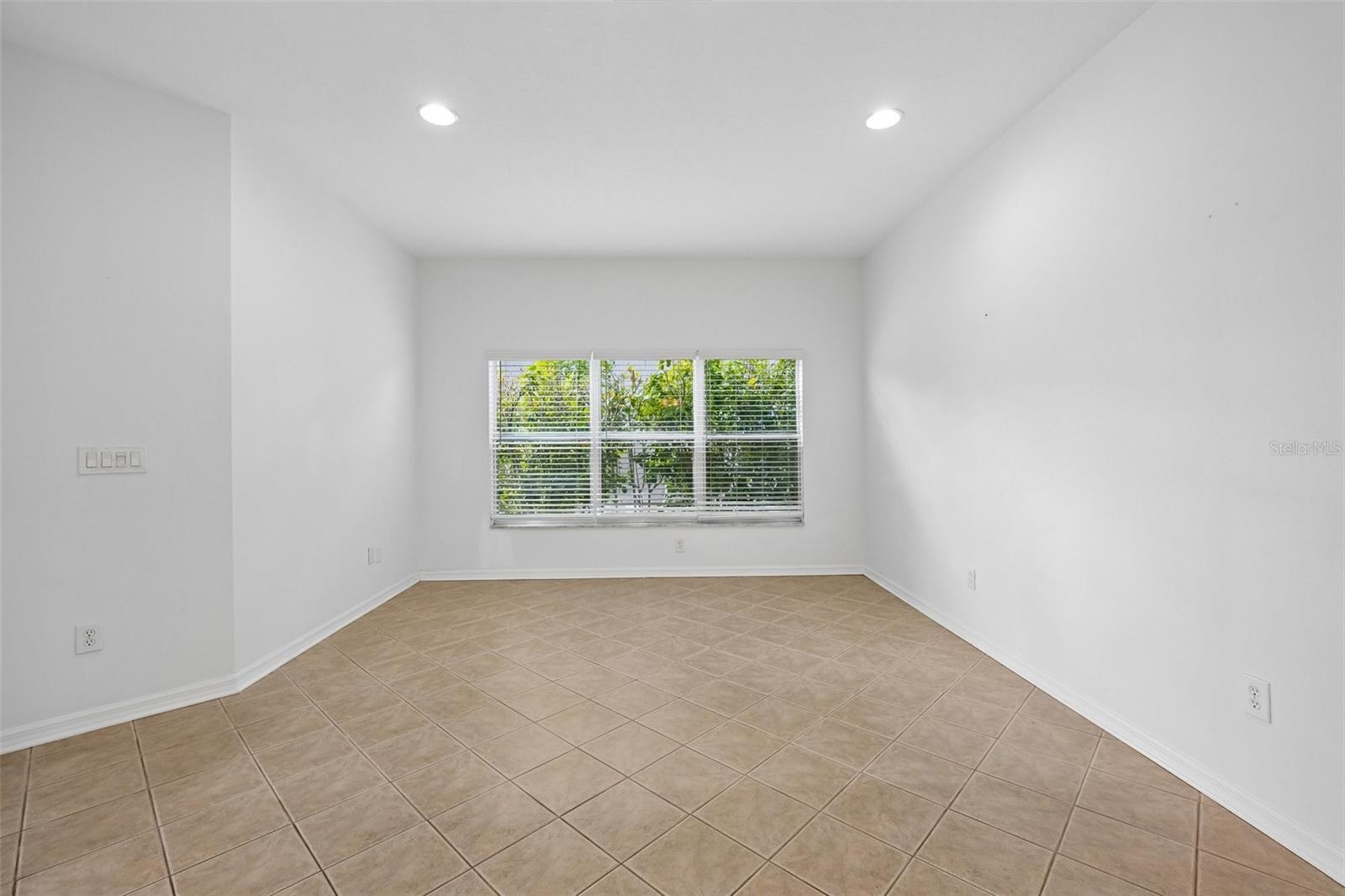 1810 MIRA LAGO CIR