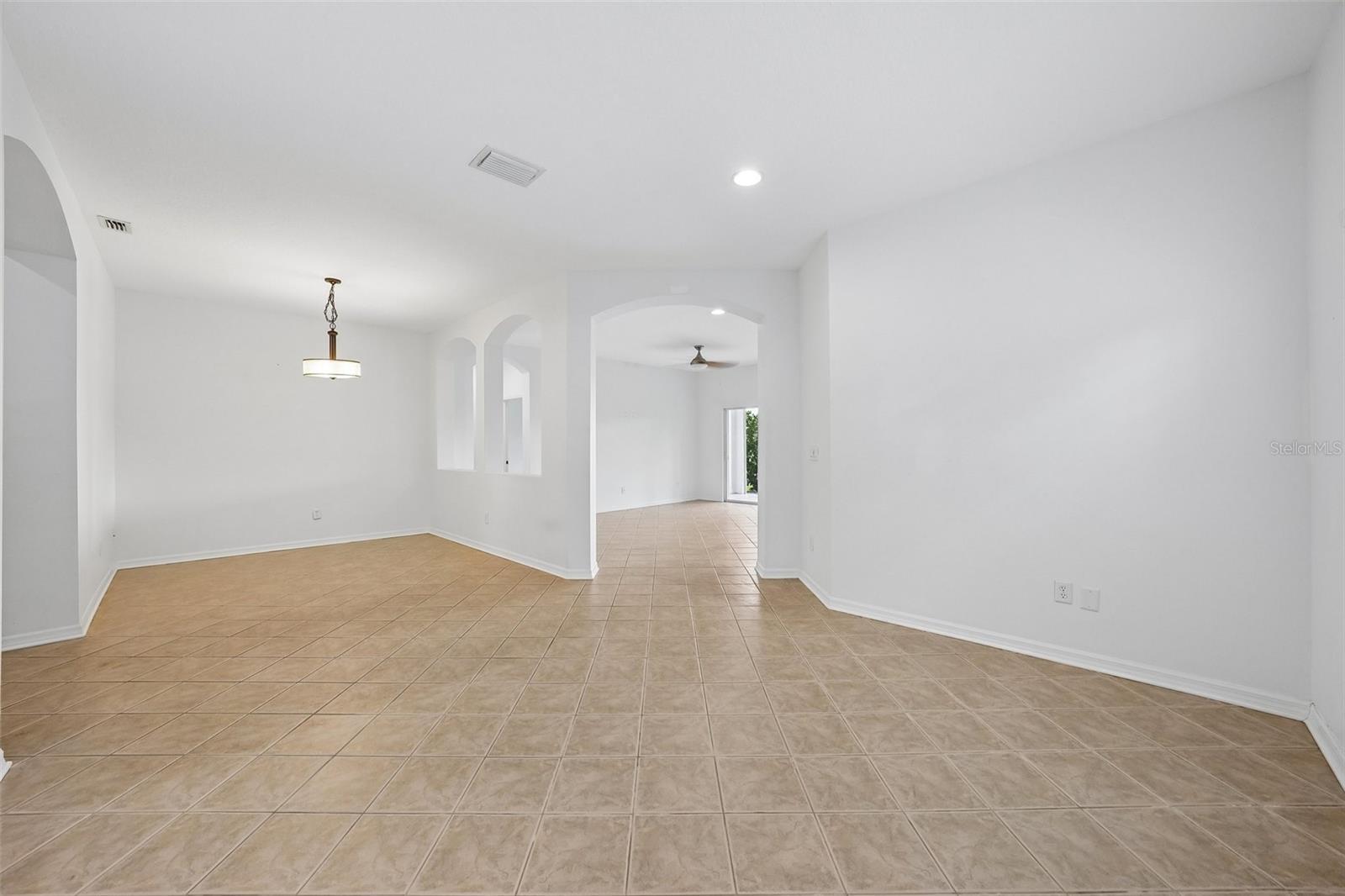 1810 MIRA LAGO CIR