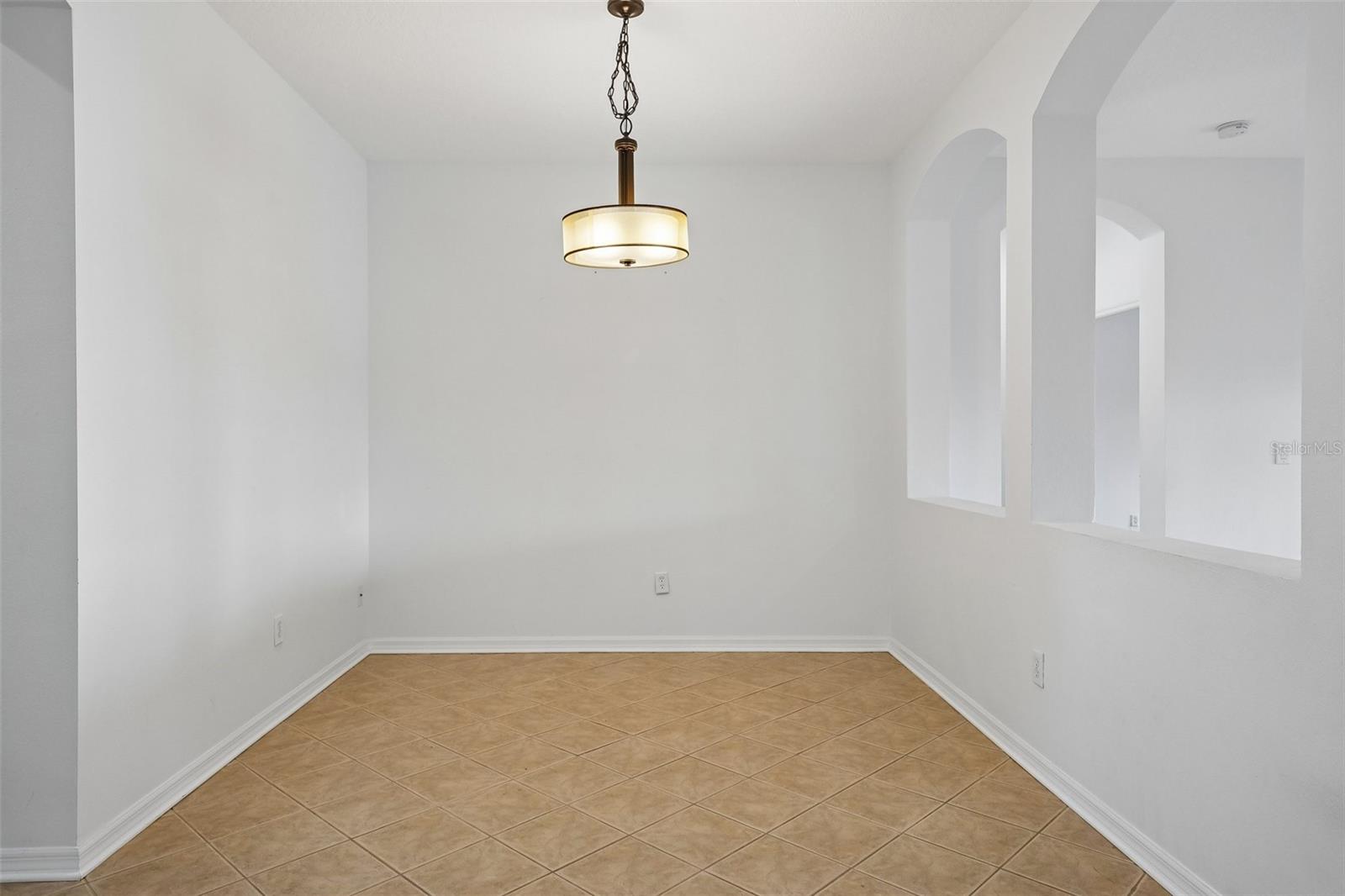 1810 MIRA LAGO CIR