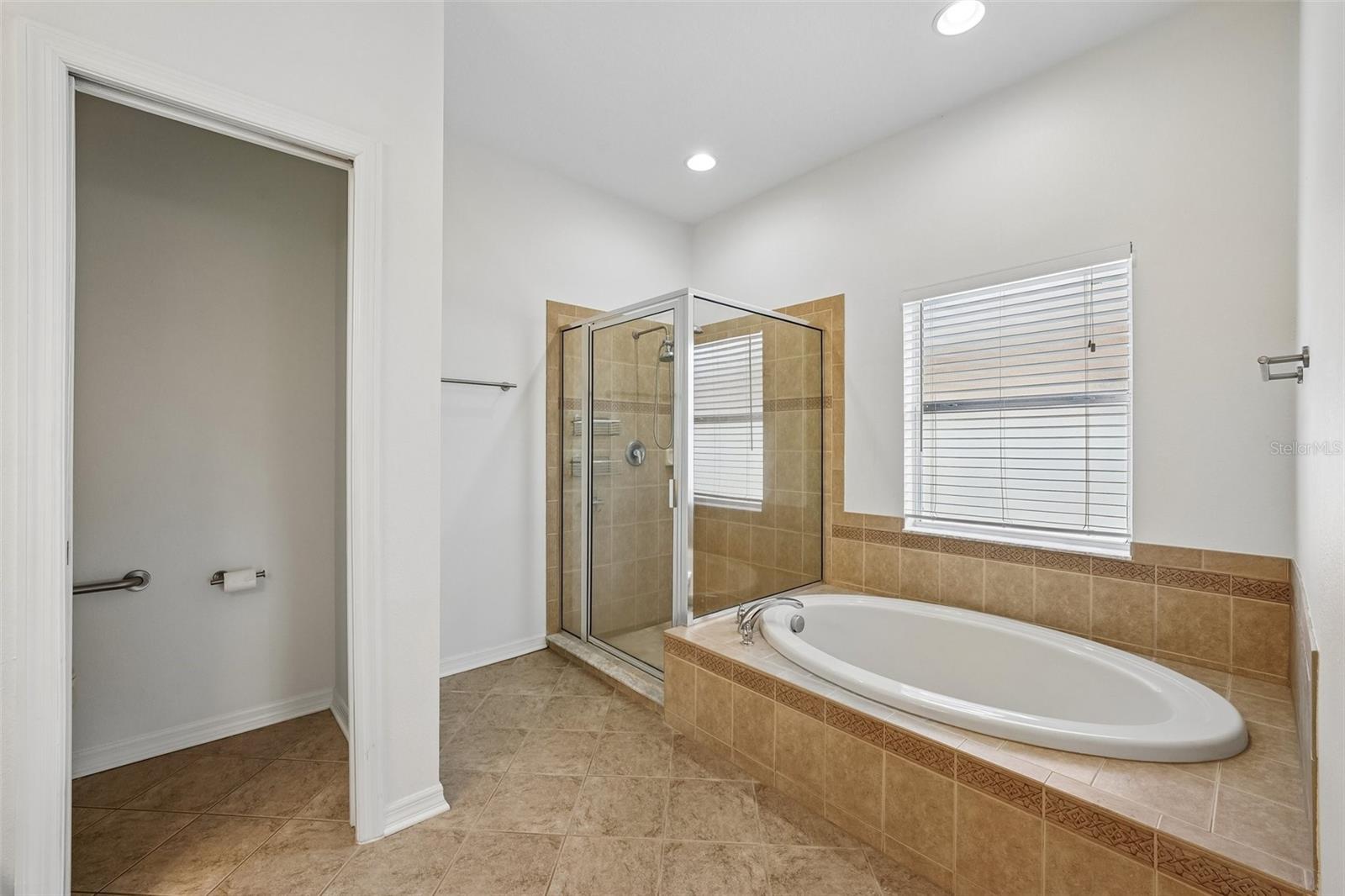1810 MIRA LAGO CIR