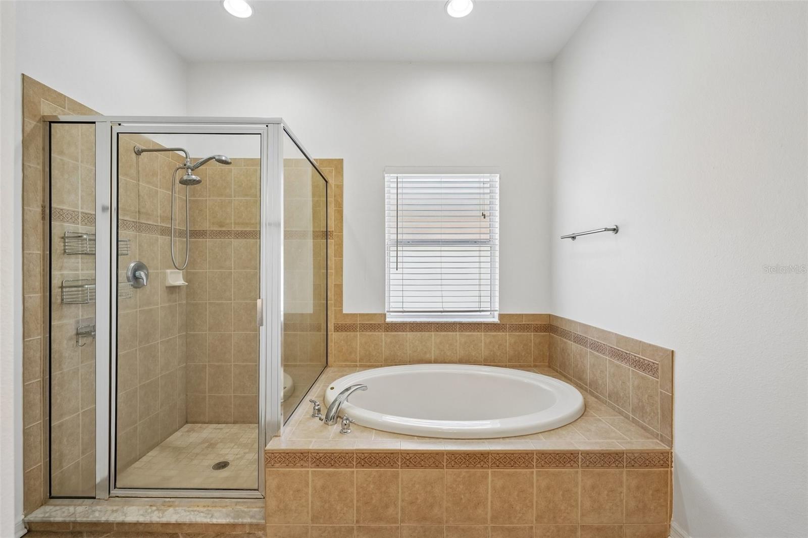 1810 MIRA LAGO CIR